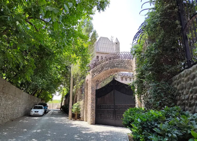 Aghasht Palace, Iran